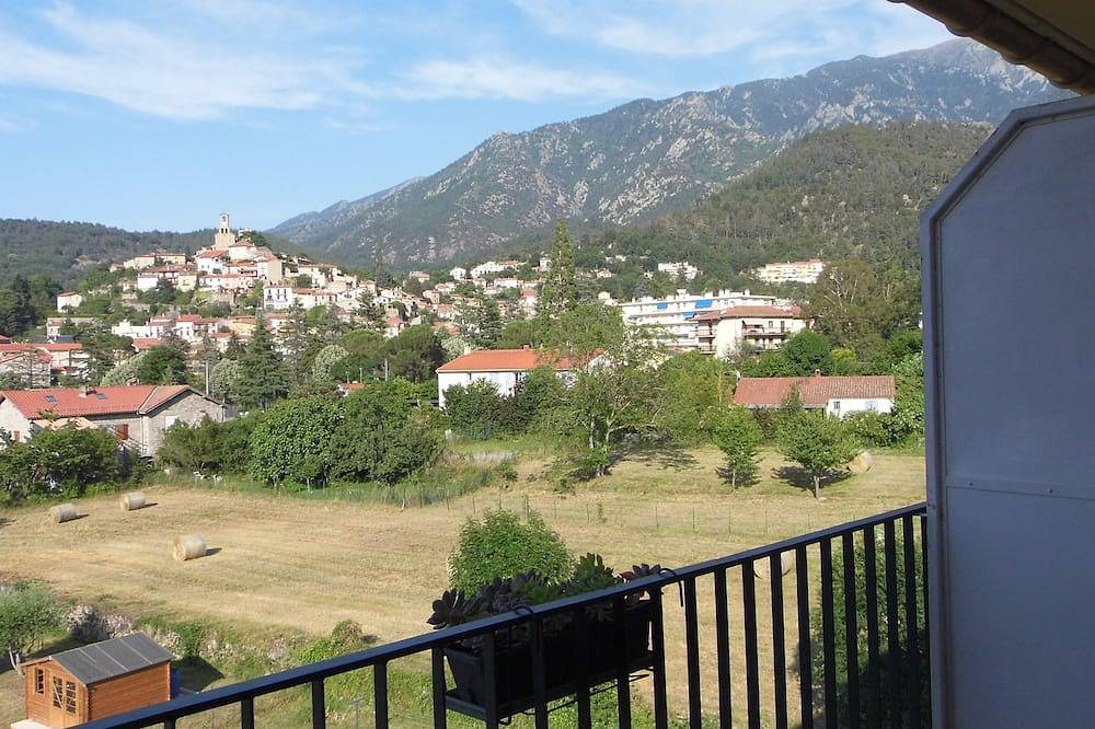 Entire apartment, Charming apartment in the Pyrenees overlooking Le Canigou in Vernet-les-Bains, Prades region