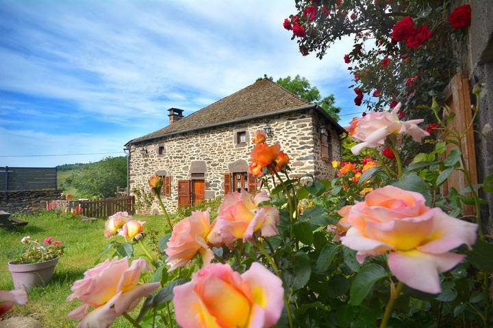 Gîte pour 4 personnes, avec terrasse et jardin, animaux acceptés dans Laurie