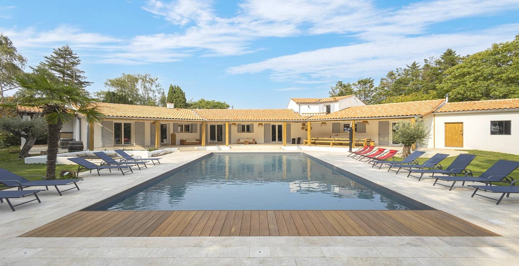 Grande villa avec piscine privée, balcon et Wi-Fi à Saint-Georges des Coteaux in Saint-Georges-des-Coteaux, Région de Saintes