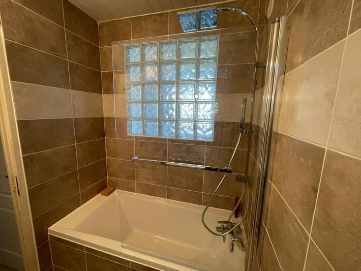 Gîte pour 2 personnes, avec Balcon ainsi que Terrasse et Vue à Cenon - 3