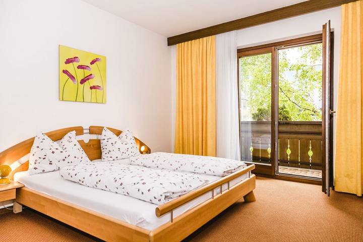 Ferienwohnung für 3 Personen, mit Balkon und Garten