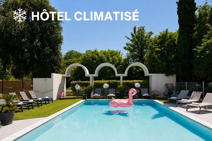 Hôtel pour 4 personnes, avec piscine ainsi que vue et jardin