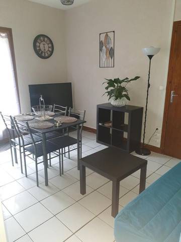 Gîte pour 4 personnes, avec terrasse à Lurcy-Lévis