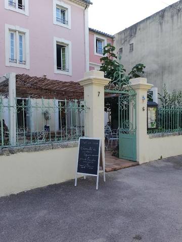 Cottage pour 3 personnes, avec terrasse et vue, animaux acceptés à Bollène