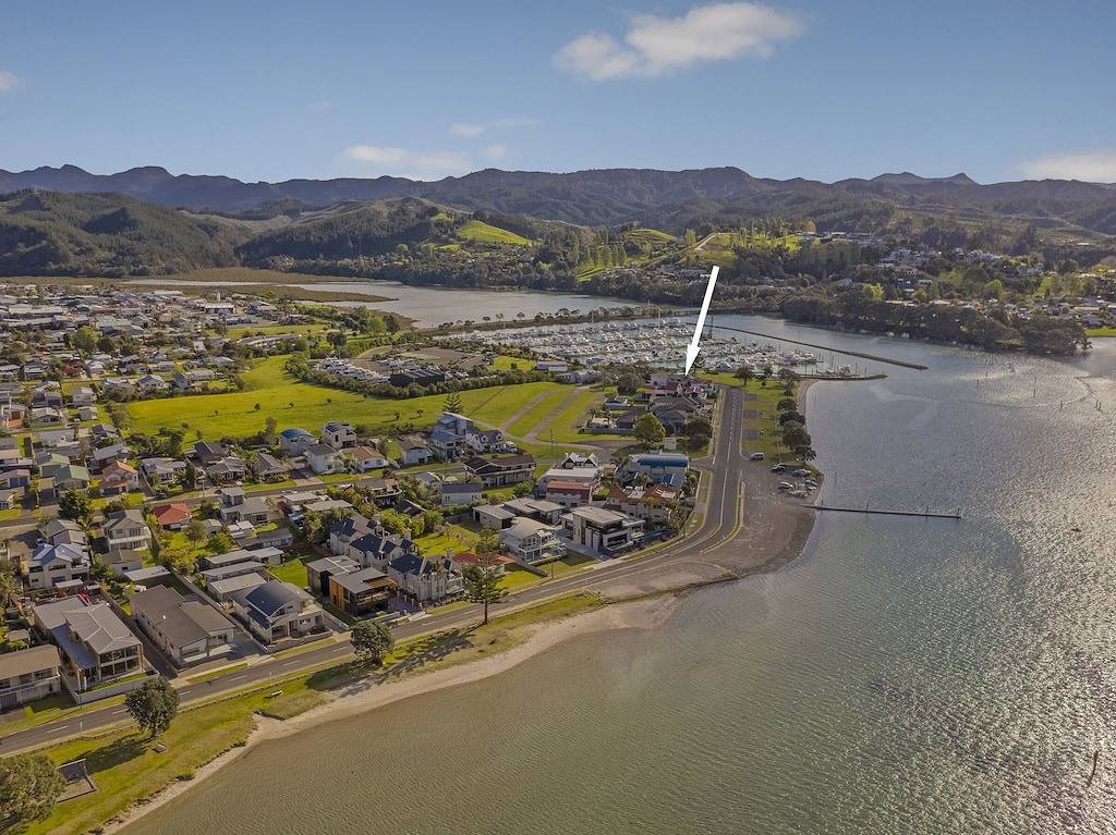 Harbourside Haven - Whangamata Holiday Home in Whangamata, Waikato