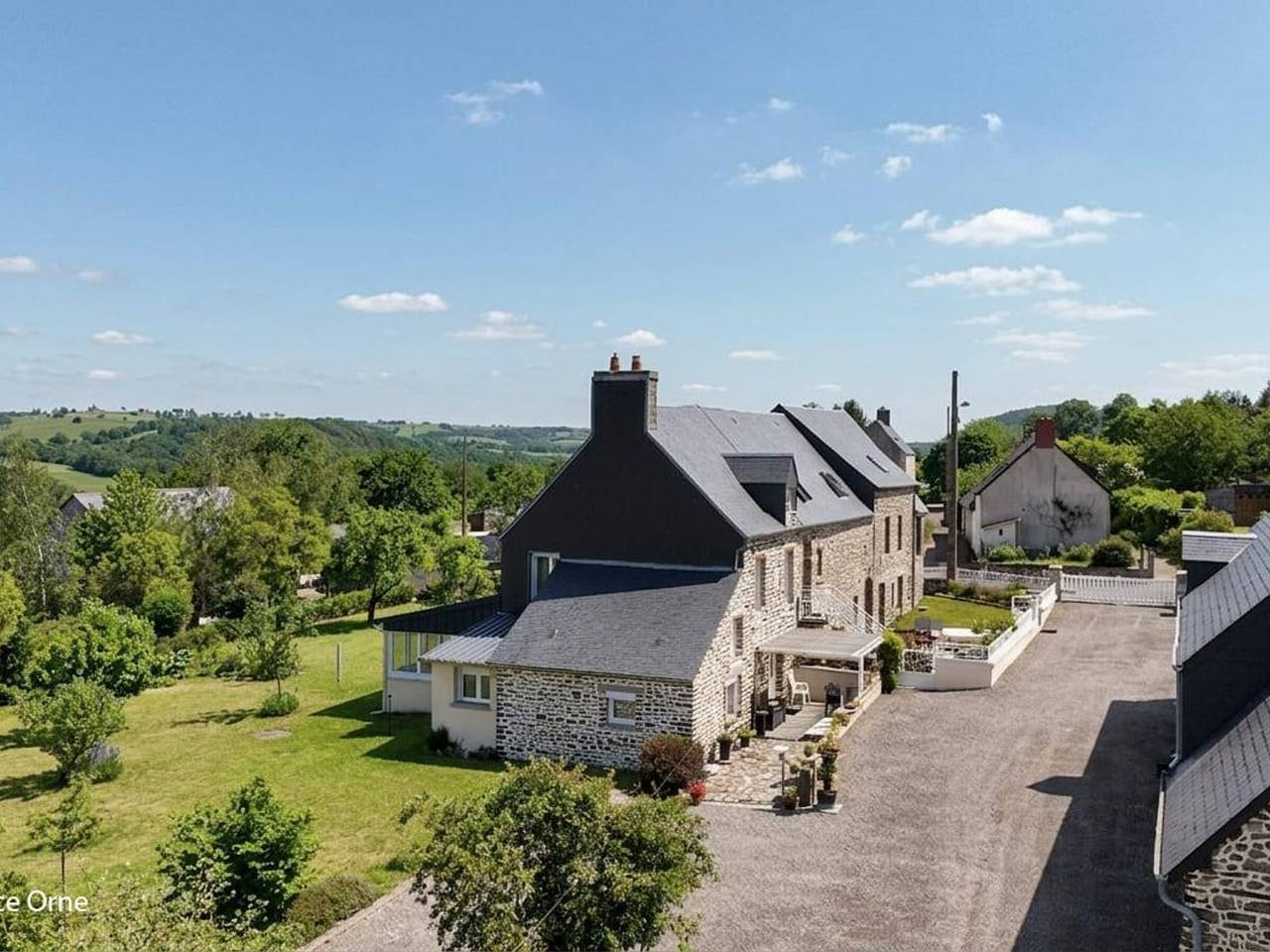 Gîte lumineux rénové avec animaux acceptés, parking et Wifi en Suisse Normande in Saint-Pierre-du-Regard, Région d'Argentan
