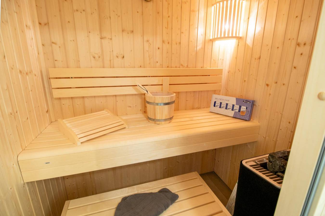 Ganze Wohnung, Küstenliebe Tossens – Exklusive Ferienwohnung mit Sauna & nah am Strand! in Tossens, Butjadingen
