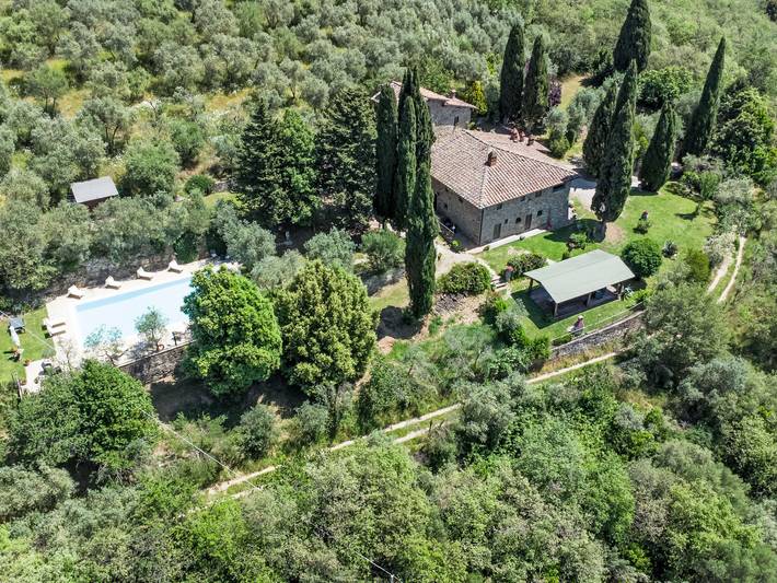 Agriturismo per 12 persone, con panorama e giardino nonché terrazza in Loro Ciuffenna
