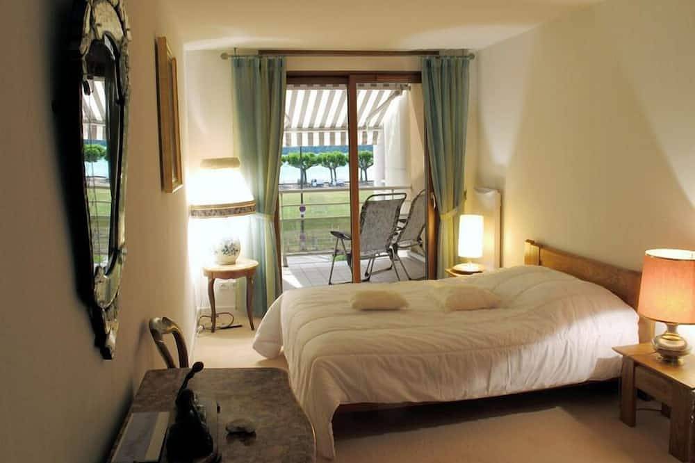 Appartement entier, Appartement 2 pièces 58m2 classé 4 étoiles bord du lac face Dent du Chat. in Aix-les-Bains, Région de Chambéry