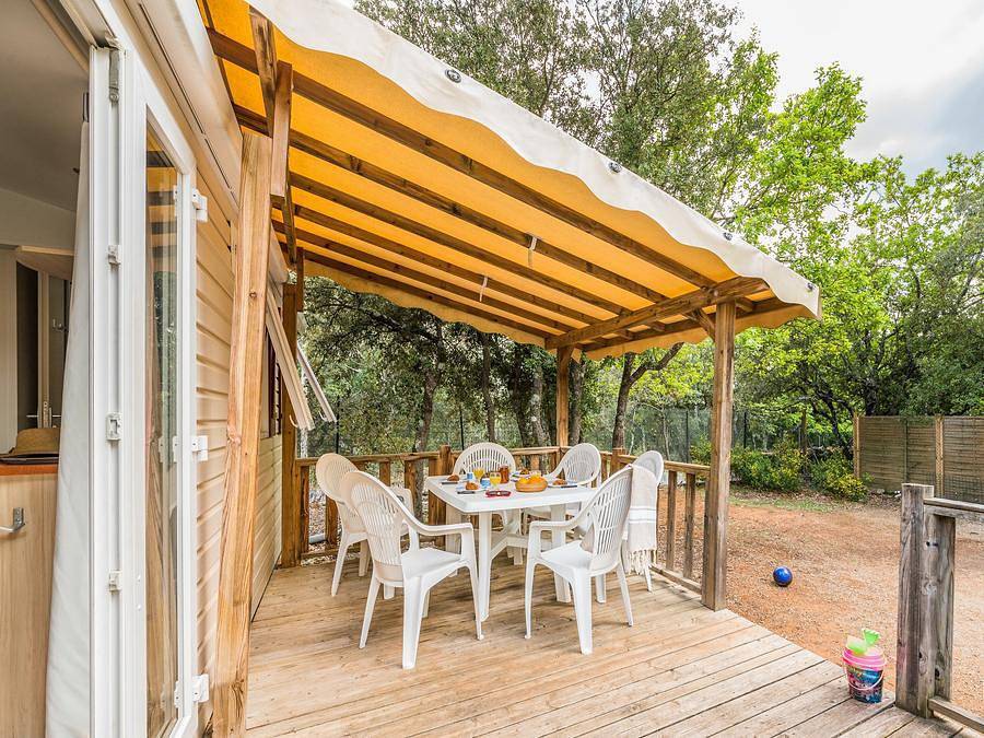 Camping Les Rives du Luberon - Mobilhome 6 personnes - Classic | 2 Ch. | 4/6 Pers. | Terrasse surélevée | Clim. in Cheval-Blanc, Parc naturel régional du Luberon