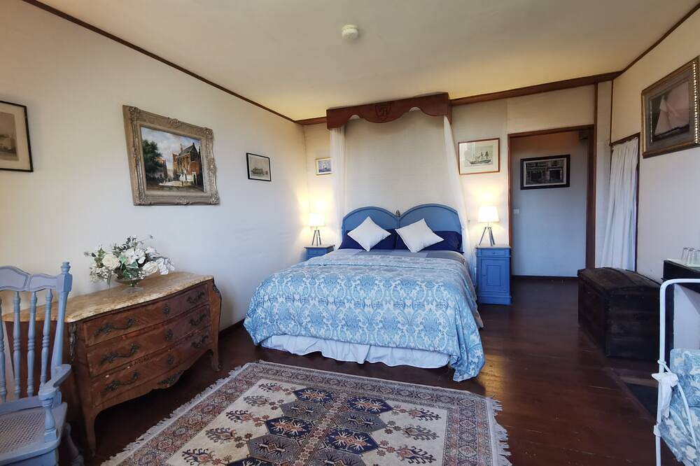 Château Chandler 17th century 4* rentals in Brinon-sur-Sauldre, Sologne