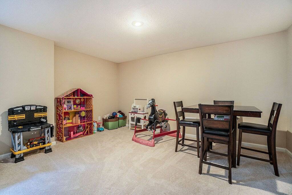 Lovely Home Near South Kansas City in Grandview, Missouri