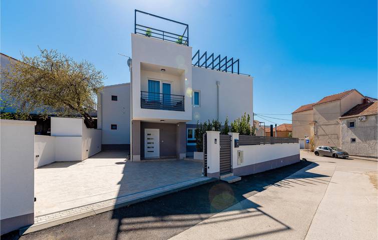 Ferienhaus für 8 Personen, mit Whirlpool und Terrasse sowie Sauna in Pakostane