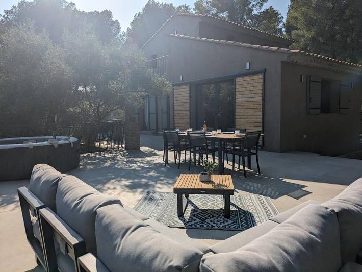 Villa pour 8 personnes, avec Balcon et Jacuzzi ainsi que Terrasse et Jardin à Ceyreste