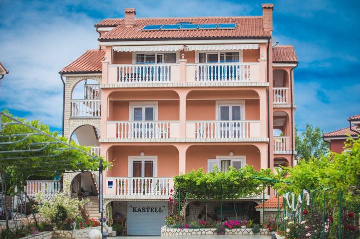 Ferienwohnung für 6 Personen, mit Balkon auf Rab