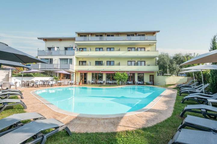 Apartamento para 2 personas, con piscina y jardín, Se admiten mascotas en Garda