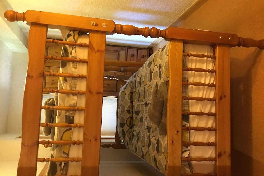Lovely chalet, great location, sleeps 8 /9 people! in Les Gets, Les Portes du Soleil