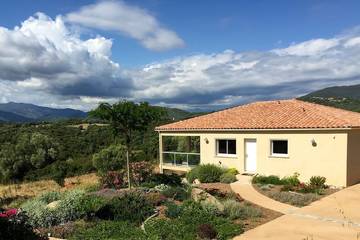 Location de vacances pour 6 personnes, avec terrasse et jardin à Sollacaro