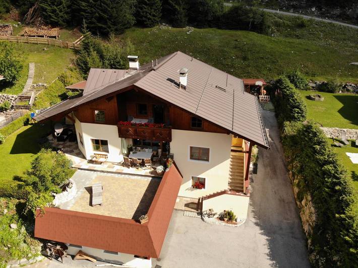 Ferienwohnung für 6 Personen, mit Balkon und Terrasse sowie Garten und Sauna in Haiming