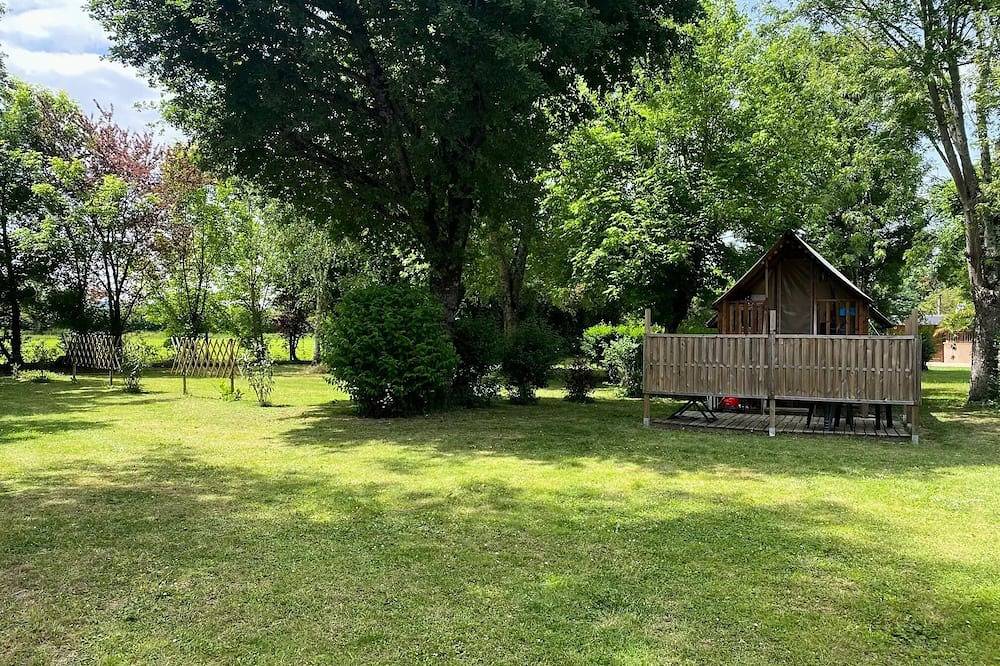 Cabane Perchee 2 Pers +possibilité tente sup 2 Ã  4 personnes - 2 pers. inclus dans le tarif in Puybrun, Lot