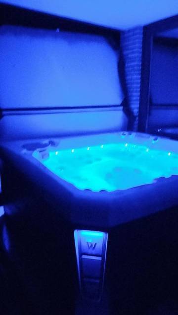 Gîte pour 4 personnes, avec jacuzzi et jardin ainsi que piscine et terrasse à Jalhay