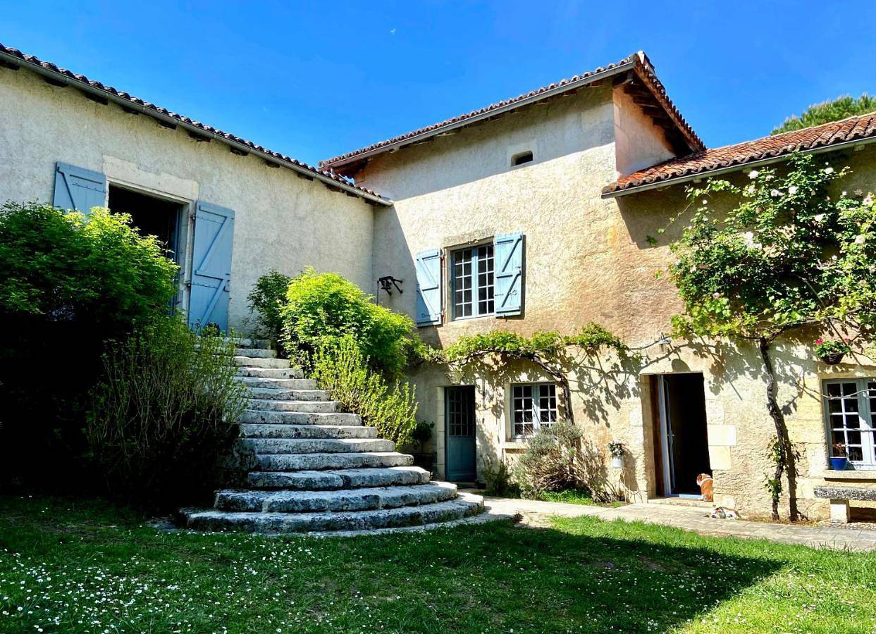Maison Parmi Les Bambous in Bourdeilles, Périgord Vert
