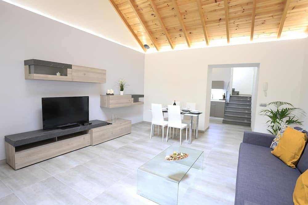 Casa individual, con 3 habitaciones ,3 baños,  salón comedor, cocina, jardín in La Orotava, Tenerife Norte