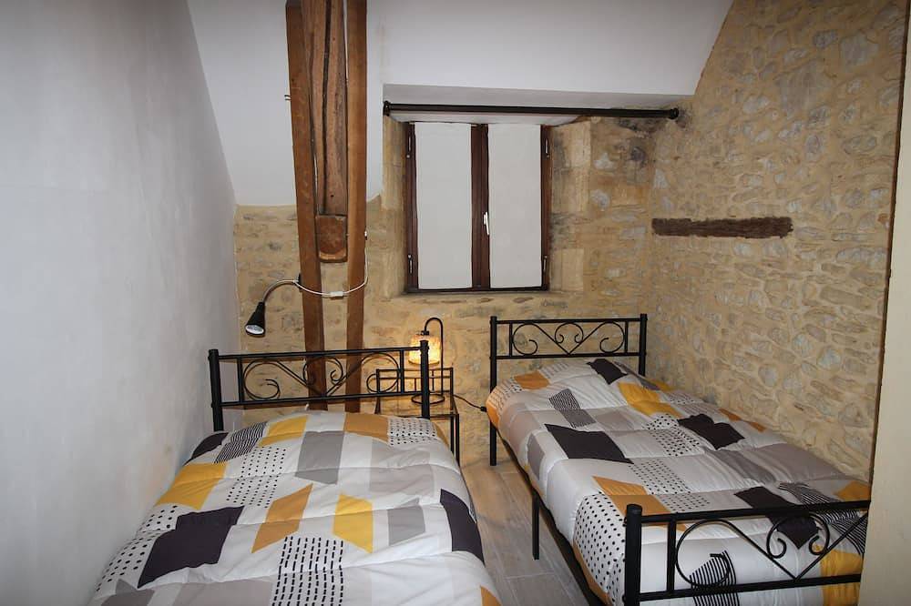 Holiday home 15 km from Sarlat, quiet, beautiful panorama, well located in Beynac-et-Cazenac, Périgord Noir