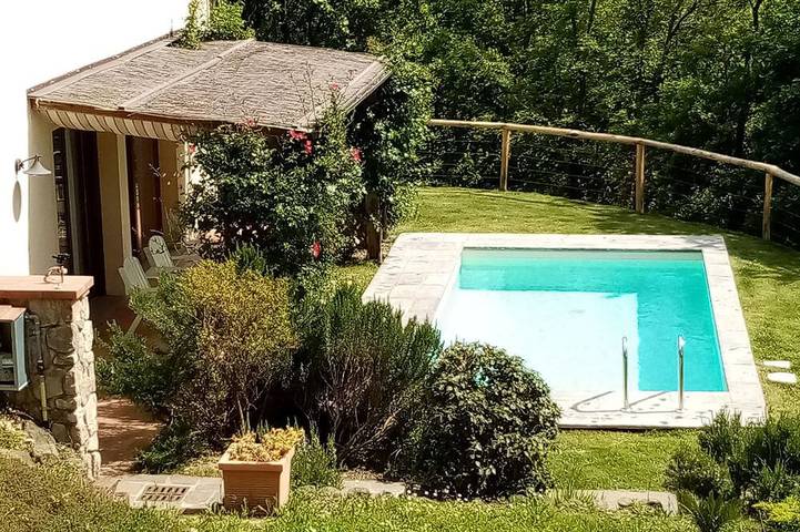 Ferienhaus für 4 Personen, mit Balkon und Garten