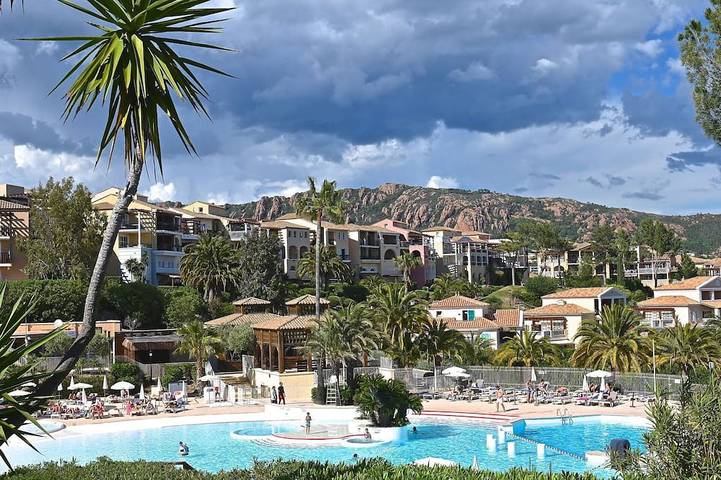 Gîte pour 6 personnes, avec jardin et piscine, animaux acceptés dans Port de Poussaï