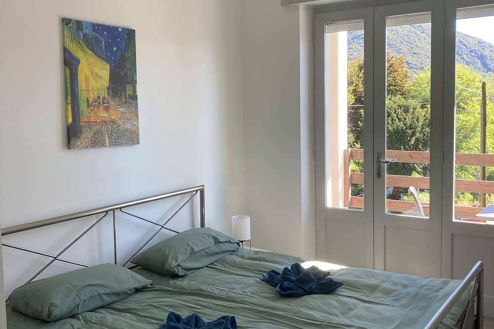 Ganze Wohnung, 75qm Wohnung, Eg, Terrasse, 2 Schlafz., Duschbad und sep. Wc, max. 5 Personen in Vignone (Dumenza), Agra