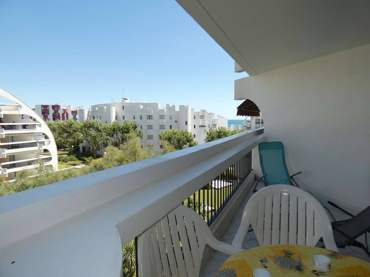 Studio entier, Agréable studio cabine proche plage, verdure et commerces, parking privé, pour 4 personnes in Le Couchant, La Grande-Motte