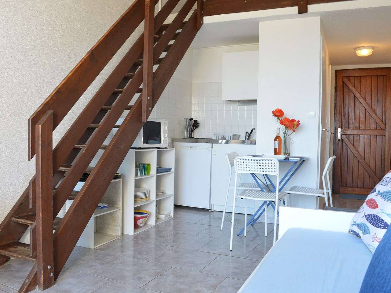 Ganze Wohnung, Studio mit Mezzanine für 4, Terrasse, privater Parkplatz 100m vom Strand in Saint Pierre la Mer, Fleury