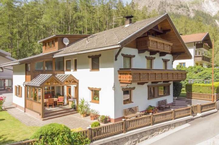 Ferienhaus für 12 Personen, mit Balkon und Garten