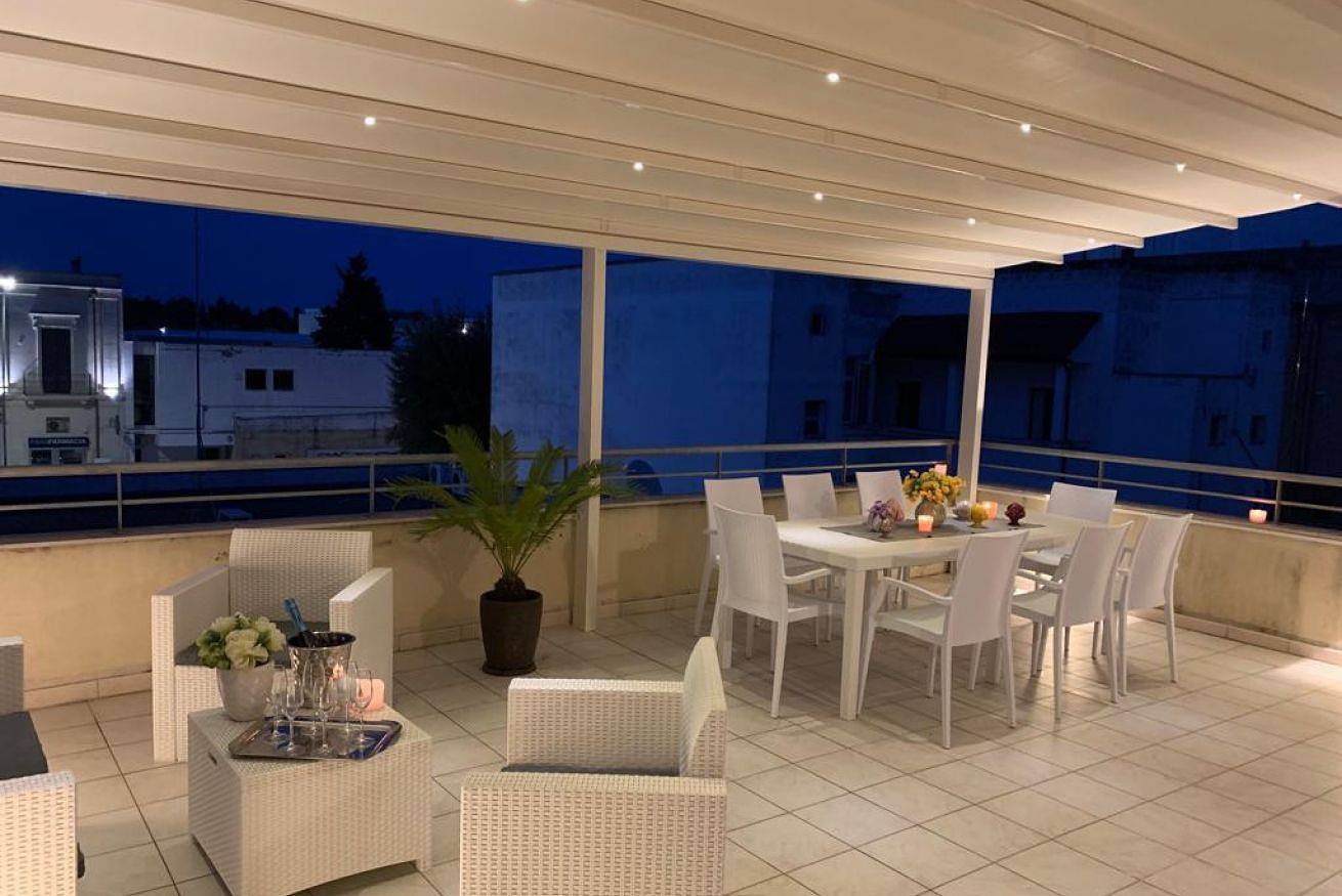 Appartement entier, Guesthost - Terrace Apt a step away from center in Lecce, Province de Lecce
