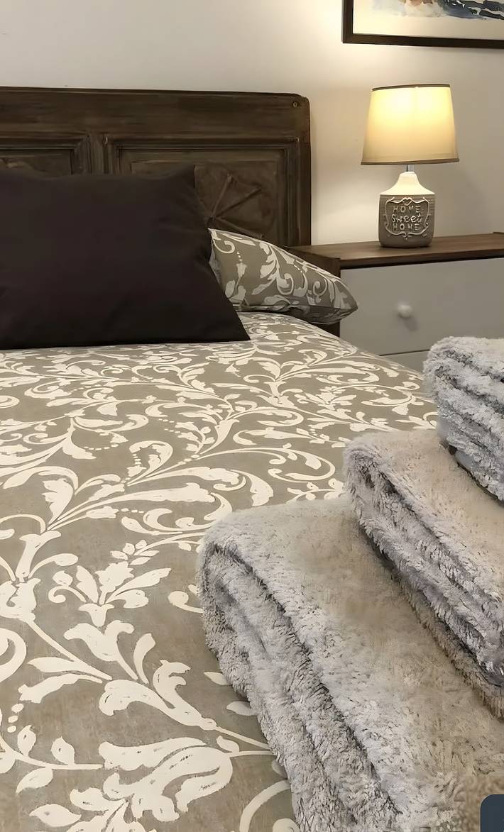 Room 'Camera in Dimora Storica' with Shared Terrace, Wi-Fi and Air Conditioning in Cisano sul Neva, Riviera di Ponente