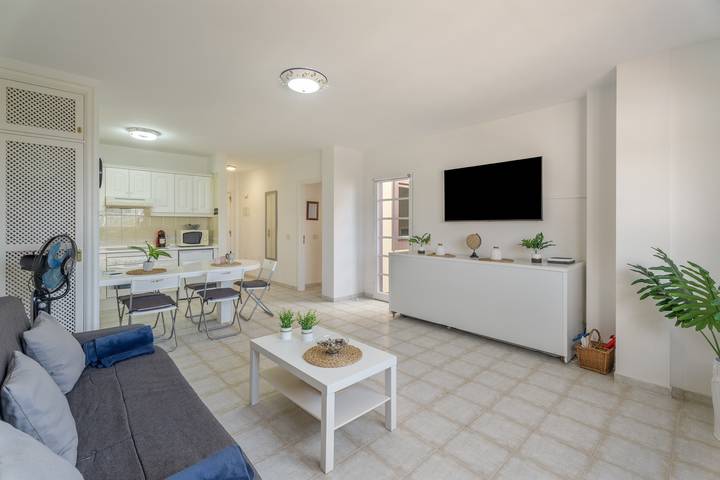 Entire apartment, Vacation Apartment 'Balcones Del Atlantico' with Sea View, Shared Pool and Wi-Fi in San Eugenio Alto, Adeje