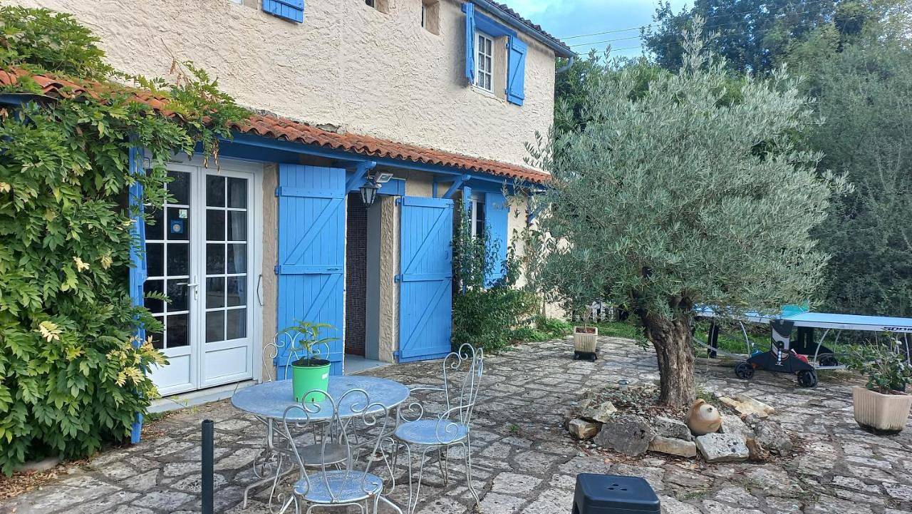 Double Room with Garden View in Verteuil-sur-Charente, Charente