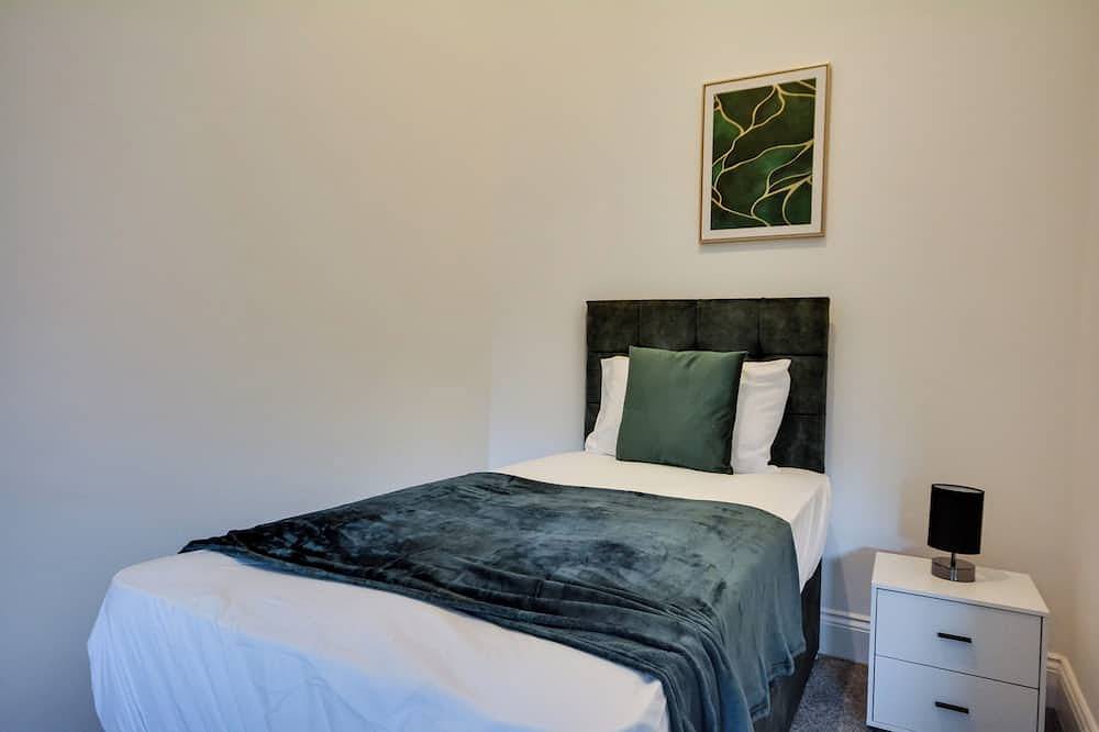 Entire apartment, Wigan - Apartment - Sleeps 3 - Parking - Stadium in Wigan, Greater Manchester