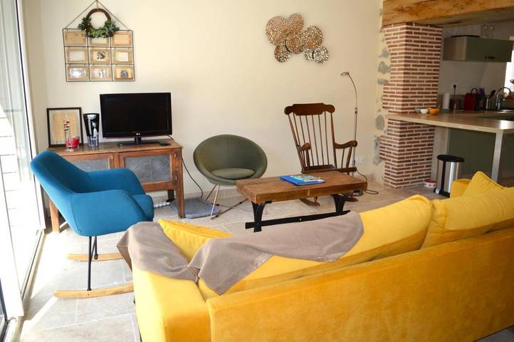 Location de vacances pour 10 personnes, avec Terrasse ainsi que Jardin et Vue dans Gouzon