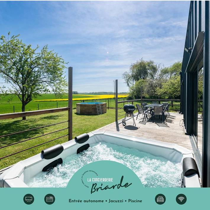 Villa pour 14 personnes, avec piscine ainsi que jardin et jacuzzi