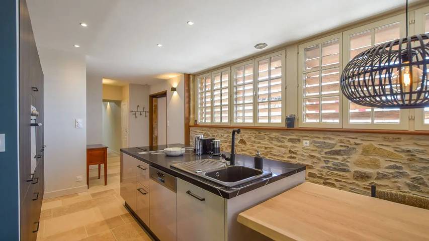 Location de vacances pour 9 personnes, avec jardin et piscine à Saint-Médard-d'Excideuil - 2