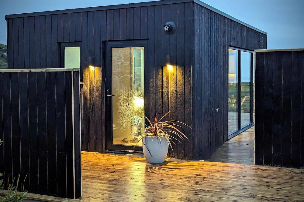 Cliff Top Retreat with Private Hot tub (Cab1) in County Antrim