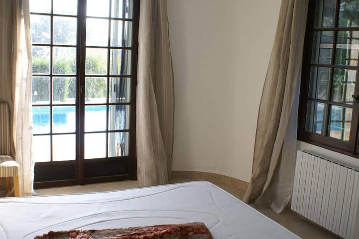 Holiday house, 2 apartments + studio ideal for 2 families, large swimming pool in Saint-Raphaël, Mediterranean Coast (France)