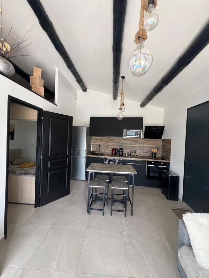 Appartement entier, Mini Villa 30 m2 max 4 personnes in Ensuès-la-Redonne, Côte méditerranéenne (France)