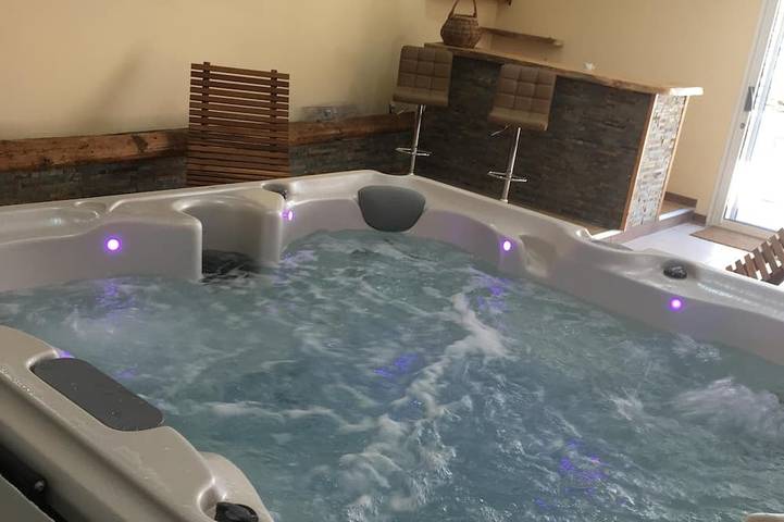 Maison de vacances pour 10 personnes, avec jardin ainsi que jacuzzi et terrasse
