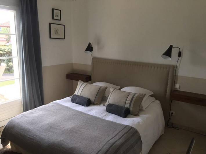 Location de vacances pour 2 personnes, avec jardin ainsi que vue et terrasse à Ascain - 2