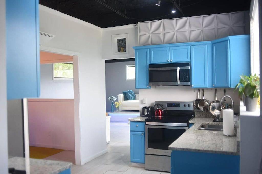 Stylish Gated Retreat Home-3mins to Atl airport in East Point, Fulton County