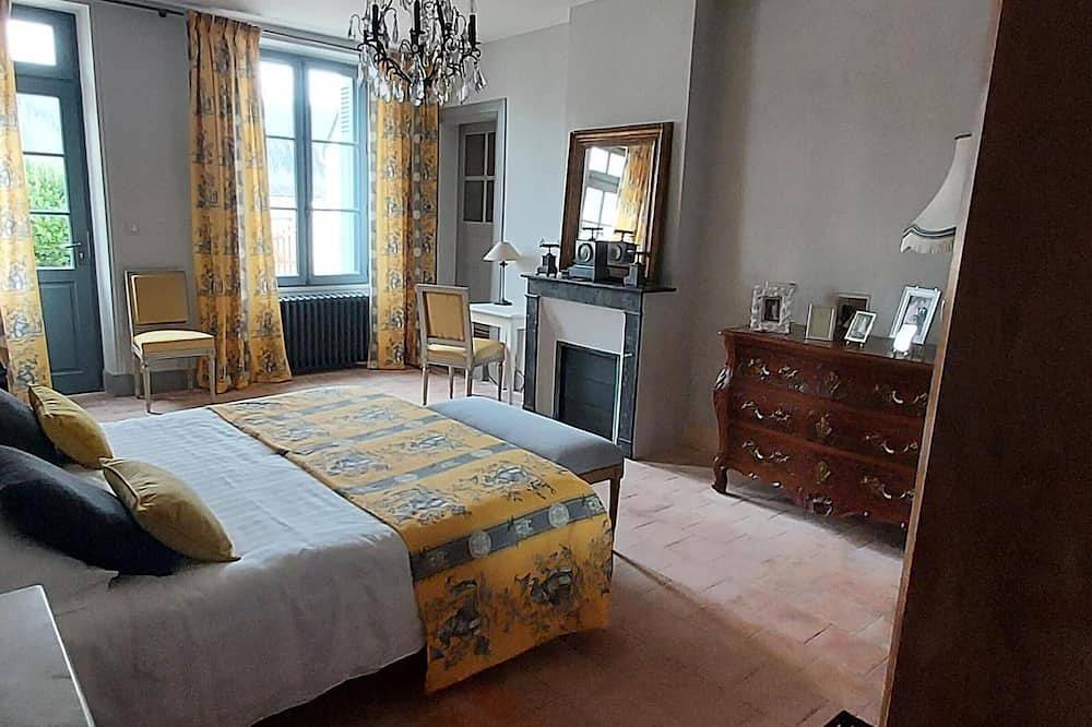Gîte de charme avec jardin au cœur des châteaux, Wifi, parking inclus in Benais, Vallée de la Loire