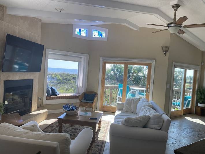 Vacation rental for 12 people, with balcony and yard, with pets in St. Augustine Beach